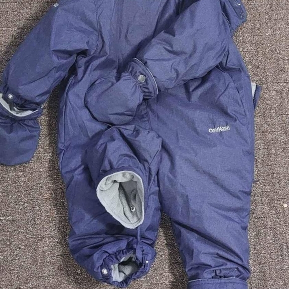 Carter's Oshkosh Snowsuit size 12 to 18 months - Picture 2 of 6